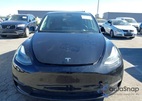 2022 Tesla Model Y Performance Dual Motor All-Wheel Drive z USA, uszkodzony, nr VIN 7SAYGDEF0NF553939